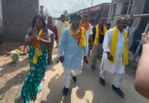 बगहा में जन सुराज पार्टी की बिहार बदलाव पदयात्रा का चौथा दिन, जनता से मिला जबरदस्त समर्थन।