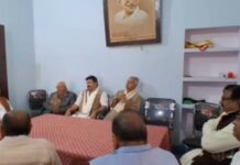 दिव्य ज्ञानवाले विश्व के प्रथम अनुवादक संजय ने दिव्यांग धृतराष्ट्र को गीता सुनाया -पं-भरत उपाध्याय