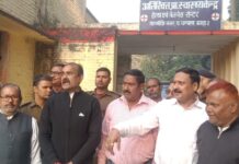 वाल्मीकि नगर विधायक सुरेंद्र कुशवाहा ने स्वास्थ्य केंद्र का किया निरीक्षण