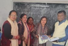 स्थानांतरण बाद शिक्षिका की हुई विदाई, अंगवस्त्र व भेंट देकर किया सम्मानित