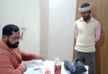 बगहा अनुमंडलीय अस्पताल में आशा कार्यकर्ता पर अवैध वसूली और दवा खरीदवाने का आरोप