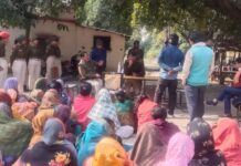 चार दिन से लापता व्यक्ति को लेकर थाने पर हंगामा, SDRF से खोजबीन की मांग