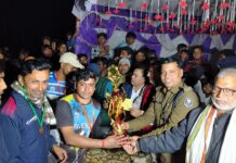 वॉलीबॉल टूर्नामेंट के फाइनल मुकाबले में बरदाहा की शानदार जीत, ट्रॉफी पर जमाया कब्जा।