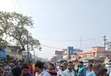 बगहा में अतिक्रमण हटाओ अभियान, DM एकेडमी विद्यालय के पास प्रशासन की कार्रवाई