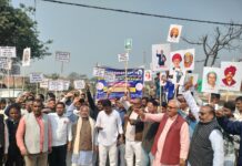 शिक्षण संस्थानों में भेदभाव रोकने के कानून पर लगी रोक हटाने की मांग को लेकर बहुजन समाज का प्रदर्शन।