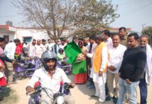 बगहा एक में 32 दिव्यांगजनों को ट्राई साइकिल का वितरण, के साथ हेलमेट भी दिए गए।