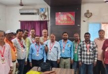 बगहा में “भारत के कर्णधार” पुस्तक का विमोचन, पत्रकारिता के बदलते स्वरूप पर चर्चा