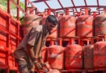 गैस की किलत् से उपभोक्ता है परेशान