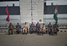 एसएसबी और बिहार पुलिस के अधिकारियों ने नेपाल एपीएफ को मिठाई खिलाकर अंतरराष्ट्रीय महिला दिवस की शुभकामनाएं दी