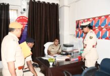 महिला थाना व एससी/एसटी थाना का एसपी ने किया निरीक्षण, दिए आवश्यक निर्देश