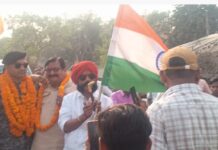 विशाल को गले लगा भावुक हुए गुरु जी -कहा हमें तुम पर गर्व है -पं-भरत उपाध्याय