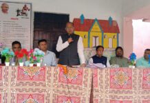 बुनियादी विद्यालय सिरिसिया अड्डा का निरीक्षण, गांधी विचारों को अपनाने का आह्वान