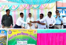 बिहार दिवस पर आदर्श विद्यालय में सांस्कृतिक कार्यक्रम का एसडीएम ने किया उद्घाटन