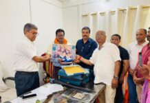 अंचल प्रधान सहायक के सेवानिवृत्ति के उपलक्ष में विदाई समारोह