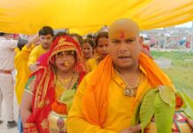 गाजे-बाजे एवं हाथी-घोड़े के साथ निकली भव्य कलश यात्रा