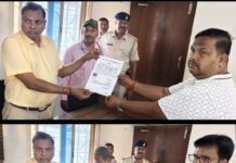 हर्नाटार , मंगलपुर के जीते पैक्स अध्यक्षों को बडीओ बगहा दो द्वारा दिया गया प्रमाण पत्र