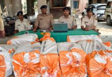 190.44 लीटर अंग्रेजी शराब के साथ एक चार चक्का वाहन भी जब्त