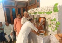 श्रेष्ठ शिक्षक अपना सम्पूर्ण जीवन समाज की सेवा में खपा देते हैं -पं-भरत उपाध्याय