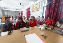 स्वास्थ्य कर्मियों की संपन्न हुई सप्ताहिक बैठक