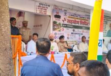 पंचायत सहयोग शिविर में समस्याओं के समाधान हेतु लिए गए आवेदन