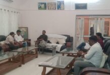 जल संसाधन विभाग के वरीय अधिकारियों की एक महत्वपूर्ण बैठक गेस्ट हाउस में आयोजित