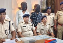 बेतिया में चाकू के बल पर लूटकांड का खुलासा, दो आरोपी गिरफ्तार