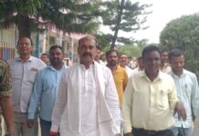 दुर्गम क्षेत्र चकदहवा पहुंचे विधायक सुरेंद्र कुशवाहा सड़क, बिजली व्यवस्था पर अधिकारियों से बातचीत की