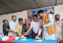 बगहा में बढ़ई समाज की एकजुटता पर जोर, ज्ञानी जैल सिंह की जयंती पर आयोजित हुआ भव्य कार्यक्रम