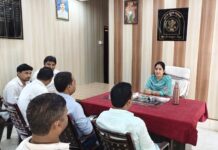 मधुबनी प्रखंड कार्यालय में नवनियुक्त आवास सहायकों के साथ समीक्षा बैठक आयोजित