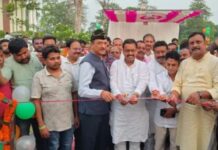 वाल्मीकि सभागार परिसर में 108 फिट ऊंचे राष्ट्रीय ध्वज स्तंभ पर तिरंगा स्थापित