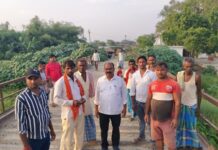 करमवा पुल के बाद माधोपुर का लोहिया पुल ध्वस्त होने के कगार पर।