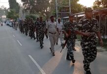 मोहर्रम पर्व को लेकर पुलिस प्रशासन और एसएसबी ने संयुक्त फ्लैग मार्च निकाला