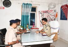 पश्चिम चंपारण में पुलिस अधीक्षक का औचक निरीक्षण, व्यवस्था सुधार के दिए निर्देश
