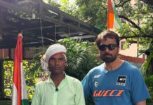 बेतिया से मुंबई तक पैदल सफर तय कर अमजद अली ने अभिनेता से की मुलाकात