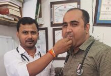 राष्ट्रीय डॉक्टर्स डे पर डॉक्टरों ने केक काट खिलाकर दी एक-दूसरे को बधाई
