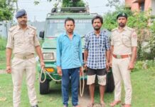 सखुआ के तीन गुल्ली के साथ दो तस्कर को वन कर्मियों ने किया गिरफ्तार , भेजा जेल