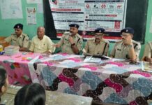 ऑपरेशन नया सवेरा-3.0 के तहत बगहा पुलिस का जागरूकता अभियान तेज, छात्र-छात्राओं को किया जा रहा सतर्क