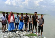 बगहा: ठोकर मरम्मत कार्य में लापरवाही, पहली ही बाढ़ में ध्वस्त होने लगा निर्माण