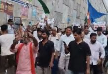 बगहा में छात्रों का प्रदर्शन: धर्मेंद्र प्रधान के इस्तीफे की मांग को लेकर निकली रैली।