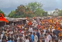 भव्य कलश यात्रा के साथ निकली शिव परिवार कि झाखी।