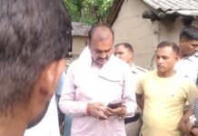 वाल्मीकिनगर में विधायक सुरेंद्र कुशवाहा का दौरा, पीड़ित परिवारों से मिलकर दिया हरसंभव सहयोग का भरोसा