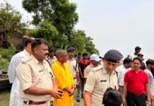 अपहृत बालक की सकुशल बरामदगी को लेकर प्रशासन सतर्क, विधायक संग जनप्रतिनिधि ने परिजनों से की मुलाकात