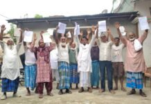 फर्जी दाखिल-खारिज और लगान रसीद का मामला उजागर, दर्जनों भू-धारकों ने किया प्रदर्शन