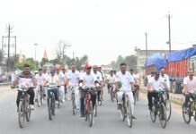 कमांडेंट SSB 21वीं वाहिनी एवं बगहा पुलिस अधीक्षक ने दिया ‘फिट इंडिया – संडे ऑन साइकिल’ को नई दिशा अभियान ।