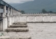नेपाल की बारिश से उफनाई गंडक, 1.5 लाख क्यूसेक पानी छोड़ा