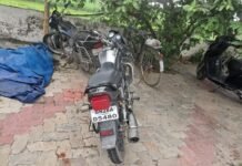 अनियंत्रित होकर टकराईं डिवाइडर से बाइक पर सवार महिला पुरुष हुए घायल