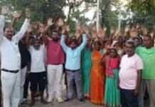 गंडक विभाग की ओर से अतिक्रमण हटाने को लेकर स्थानीय लोगों में भारी आक्रोश