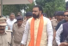 भीषण जल प्रलय के बाद सीमावर्ती क्षेत्रों की स्थिति का जायजा लेने मुख्यमंत्री सम्राट चौधरी पहुंचे वाल्मीकि नगर