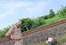 तौलहा रेलवे क्रॉसिंग के पास युवक का शव मिलने से सनसनी, हत्या या हादसा जांच का विषय