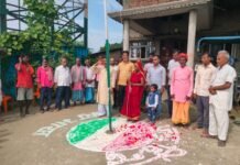 आजादी के जश्न में डूबा चखनी राजवटिया पंचायत, आन-बान-शान से लहराया तिरंगा